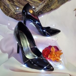 NWOT Attention black pumps size 8.5